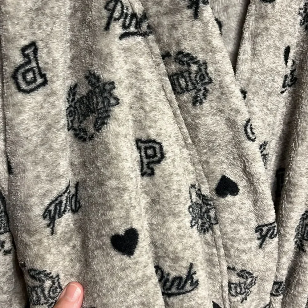 NWOT Victoria’s Secret PINK Cozy Gray Fuzzy Short Robe Size XS/S
